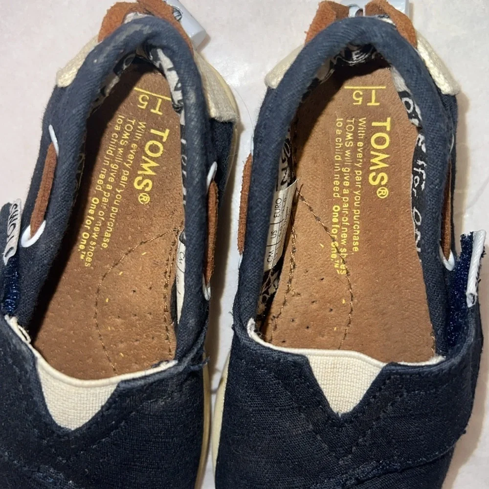 Baby Toms Canvas Shoes in Navy and Cream